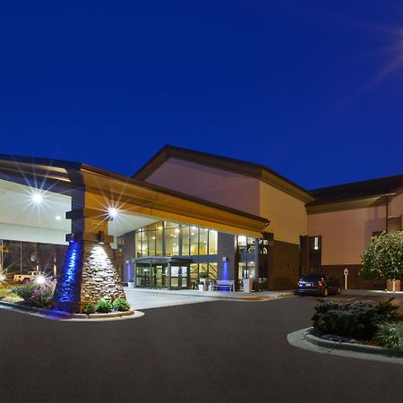 Holiday Inn Express Detroit-Warren/General Motors Technology Center By Ihg Exterior photo