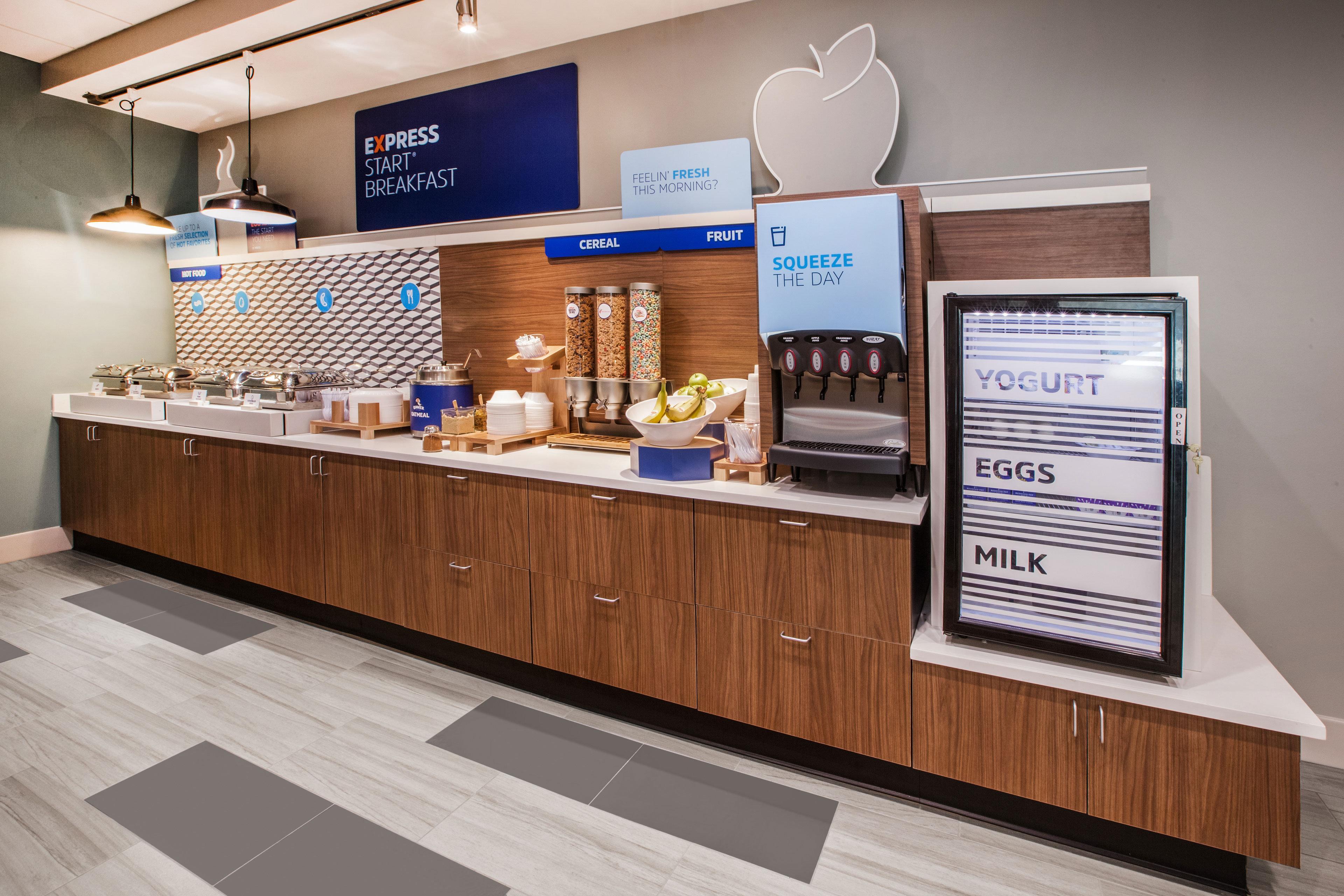 Holiday Inn Express Detroit-Warren/General Motors Technology Center By Ihg Exterior photo