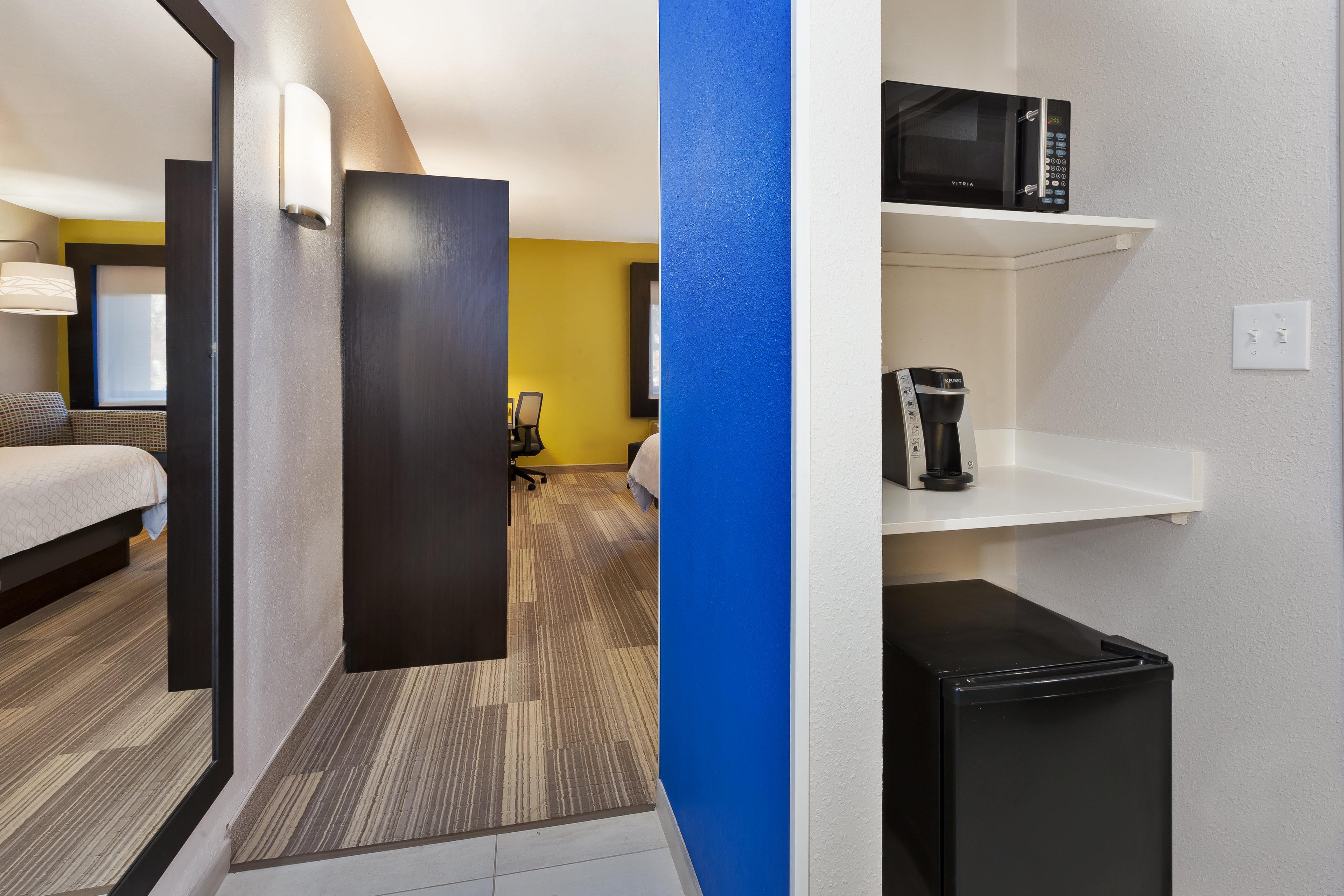 Holiday Inn Express Detroit-Warren/General Motors Technology Center By Ihg Exterior photo