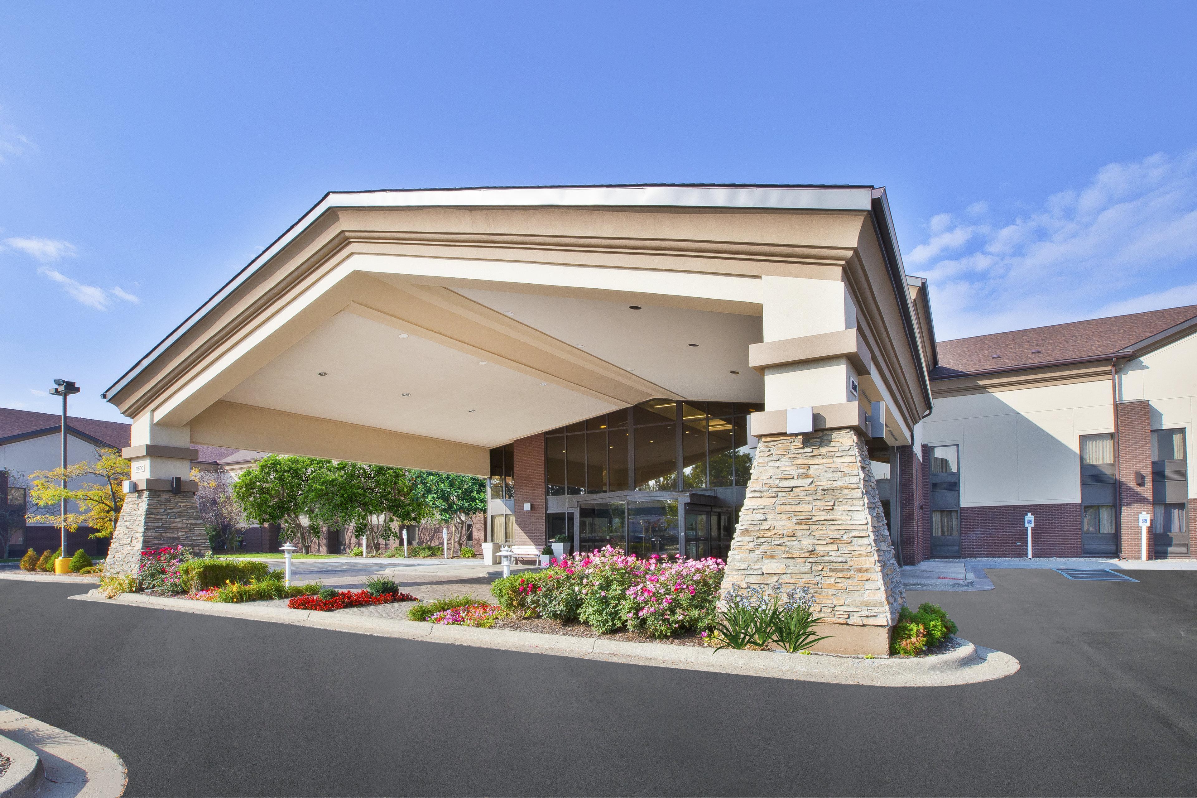Holiday Inn Express Detroit-Warren/General Motors Technology Center By Ihg Exterior photo