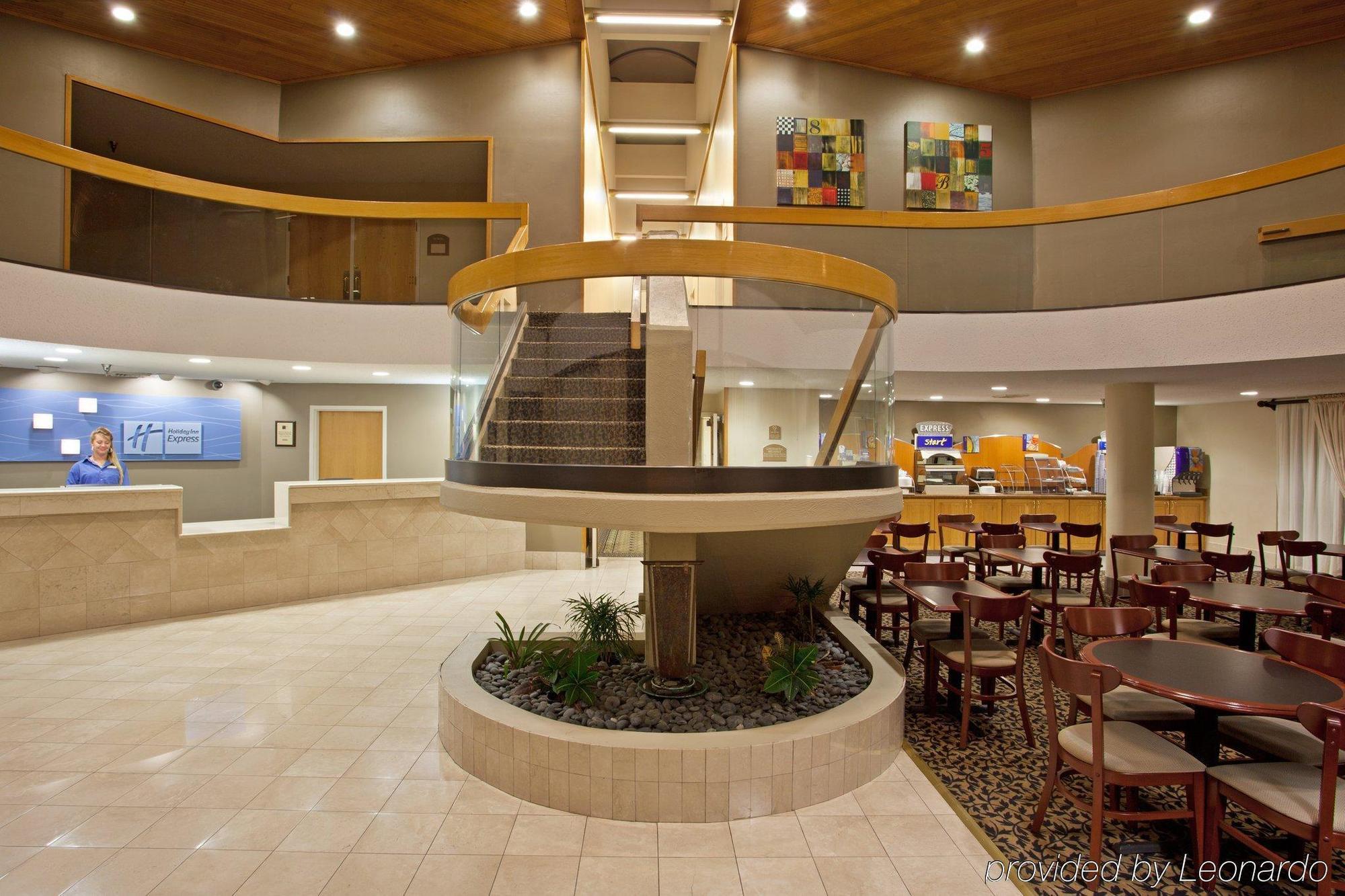 Holiday Inn Express Detroit-Warren/General Motors Technology Center By Ihg Restaurant photo