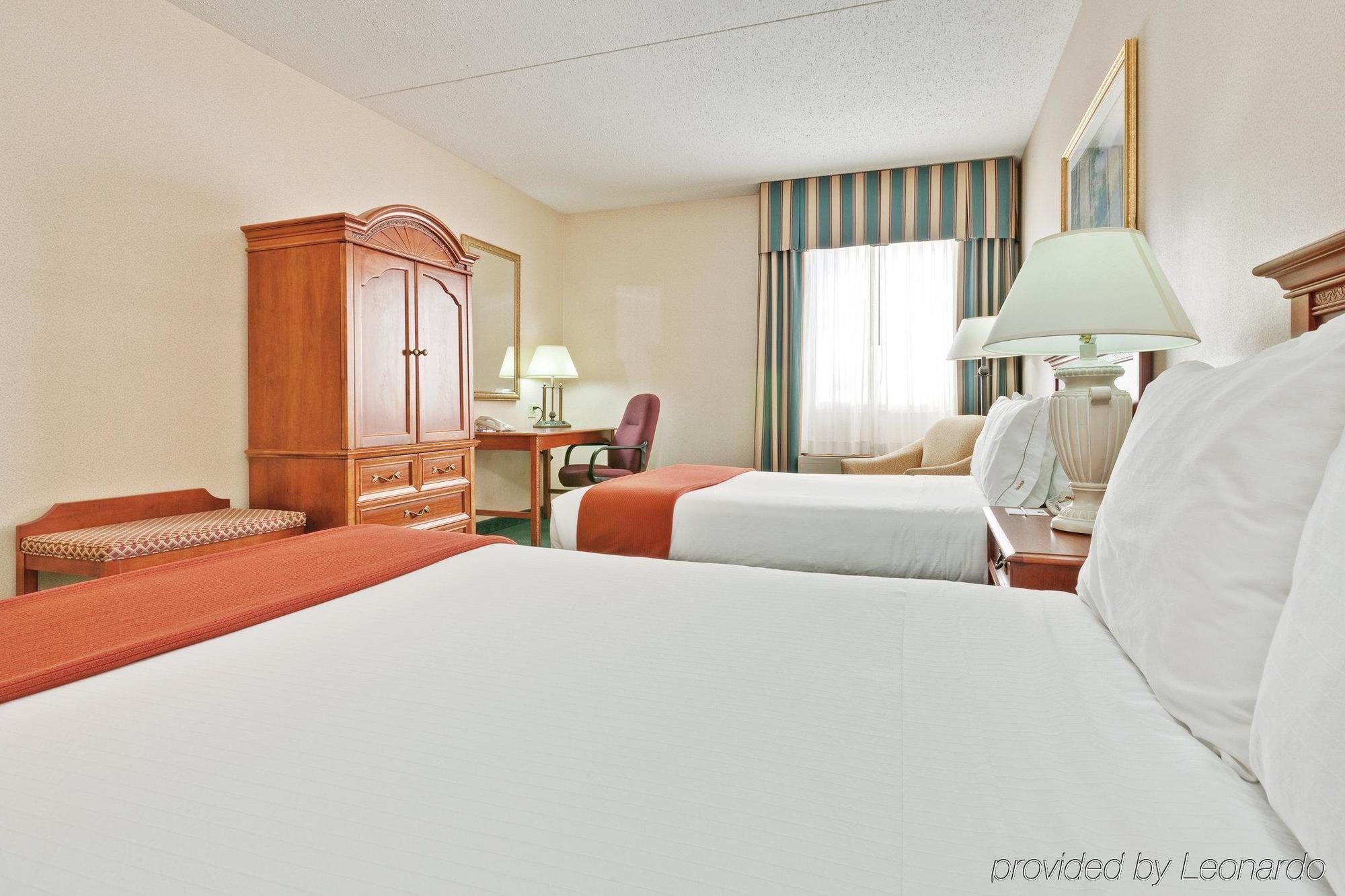 Holiday Inn Express Detroit-Warren/General Motors Technology Center By Ihg Exterior photo
